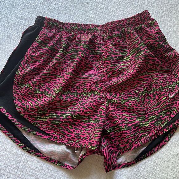 2 pair Nike athletic shorts size M - Picture 2 of 5